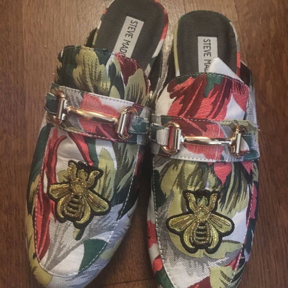 Steve Madden floral mikes